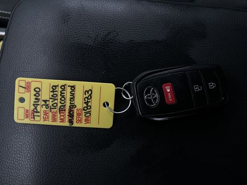 Used 2024 Toyota Tacoma TRD Off-Road image 27