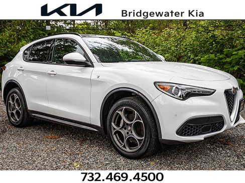Used 2022 Alfa Romeo Stelvio Ti image 1