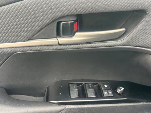 Used 2025 Toyota Camry SE FWD image 11