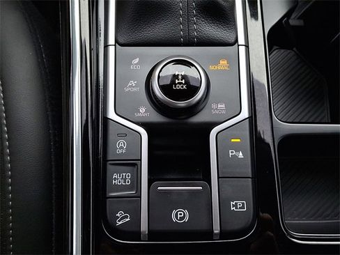 Certified 2025 Kia Sorento SX image 26