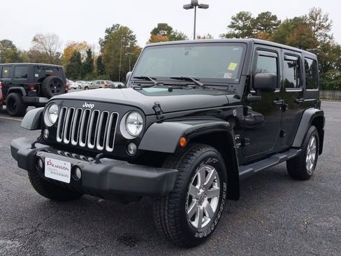 Used 2016 Jeep Wrangler Unlimited Sahara w/ Connectivity Group image 7