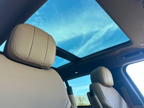 New 2026 Land Rover Range Rover Long Wheelbase SE image 23