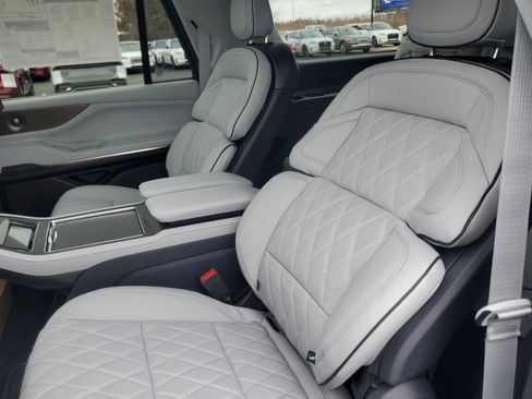 New 2025 Lincoln Navigator L Black Label image 31