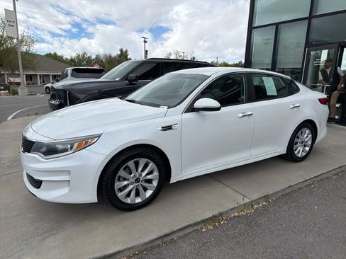 Used 2017 Kia Optima LX image 2