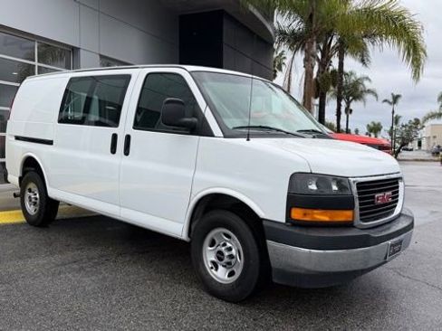 Used 2018 GMC Savana 2500 w/ Driver Convenience Package image 1