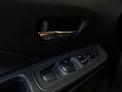 Used 2025 Nissan Versa SV FWD image 20