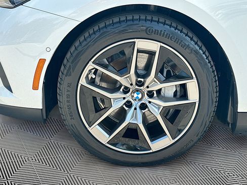 Used 2025 BMW i5 eDrive40i w/ Premium Package image 38