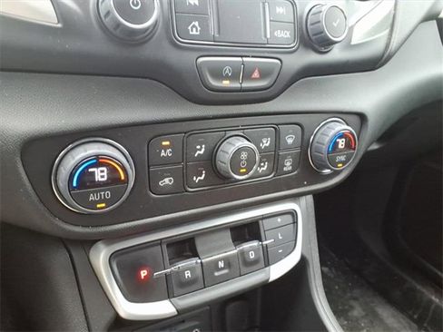 Used 2024 GMC Terrain SLT image 19