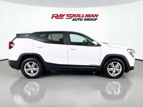 Used 2024 GMC Terrain SLE image 8