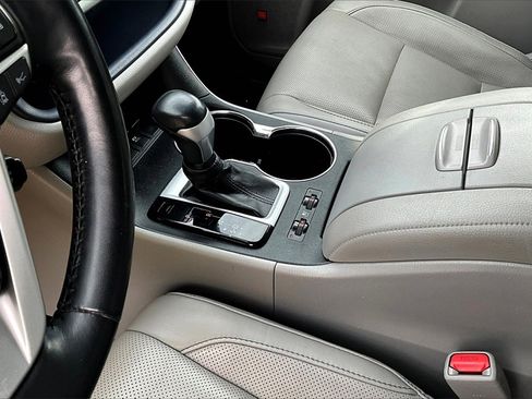 Used 2019 Toyota Highlander Limited Platinum image 18