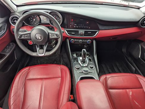 Used 2020 Alfa Romeo Giulia RWD image 27