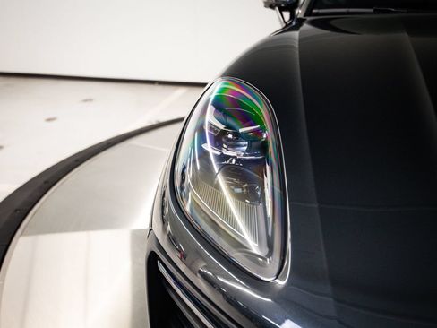 Certified 2026 Porsche Macan AWD/4WD image 13