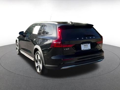Used 2025 Volvo V60 B5 Cross Country Plus image 10