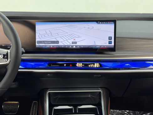 Used 2023 BMW i7 xDrive60 w/ Executive Package 2 image 26