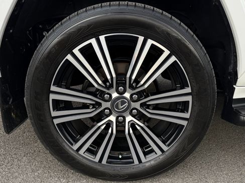 Used 2025 Lexus LX 600 4WD w/ Luxury Package image 18