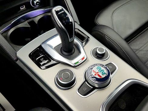 Used 2023 Alfa Romeo Stelvio Veloce image 17
