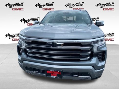 Used 2023 Chevrolet Silverado 1500 High Country w/ Technology Package AWD/4WD image 2