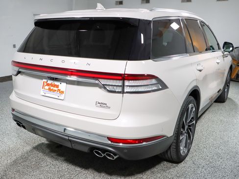 Used 2020 Lincoln Aviator Reserve w/ Equipment Group 202A image 7