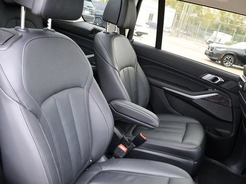 Used 2021 BMW X7 xDrive40i w/ Premium Package AWD/4WD image 36