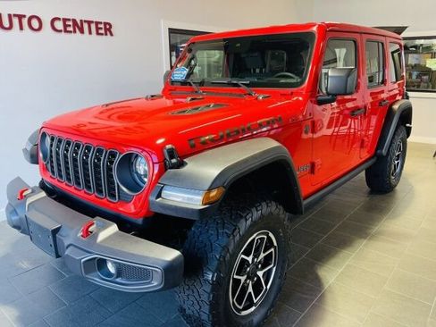 Used 2025 Jeep Wrangler Unlimited Rubicon AWD/4WD image 2
