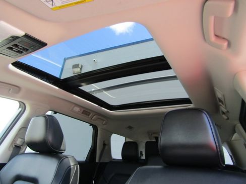 Used 2025 Nissan Pathfinder Platinum w/ Cargo Package AWD/4WD image 4
