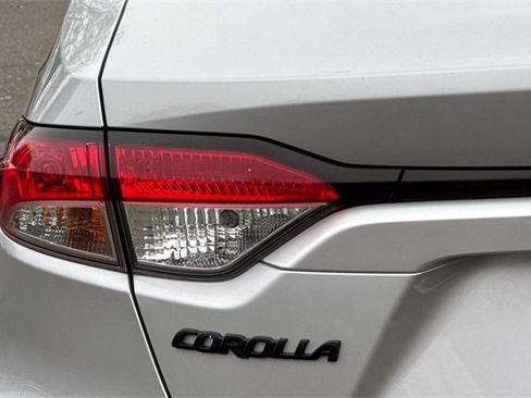 Used 2021 Toyota Corolla LE image 45