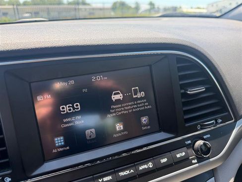 Used 2017 Hyundai Elantra SE FWD image 14