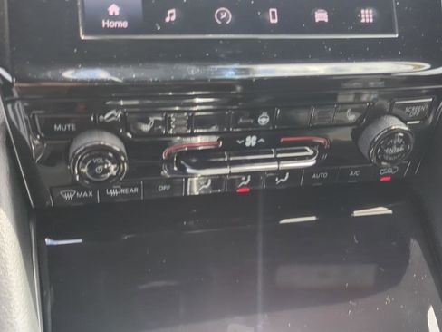 New 2025 Jeep Grand Cherokee L Altitude image 27