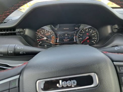 Used 2024 Jeep Compass Trailhawk AWD/4WD image 11