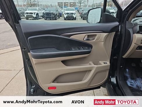 Used 2017 Honda Pilot LX image 11