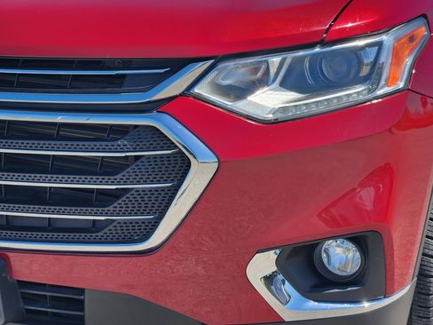 Used 2019 Chevrolet Traverse LT w/ LT Premium Package FWD image 8