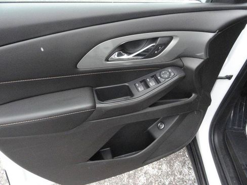 Used 2021 Chevrolet Traverse LT image 10