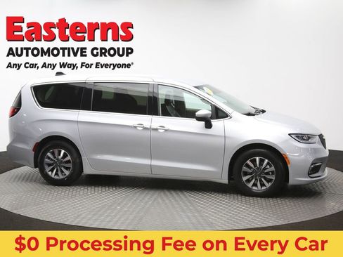 Used 2023 Chrysler Pacifica Touring-L FWD image 48