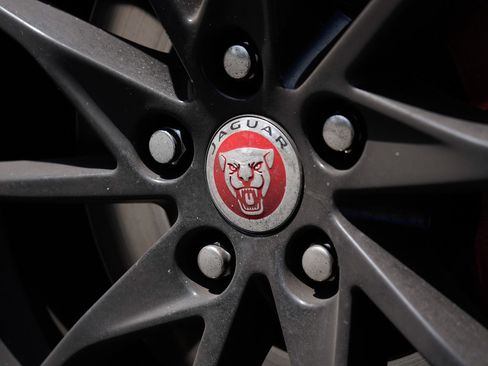 Used 2018 Jaguar F-TYPE Coupe RWD image 7