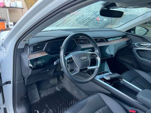 Used 2020 Audi e-tron Premium Plus image 18