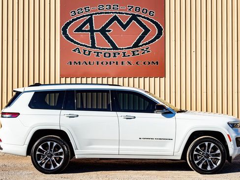 Used 2023 Jeep Grand Cherokee L Overland image 2