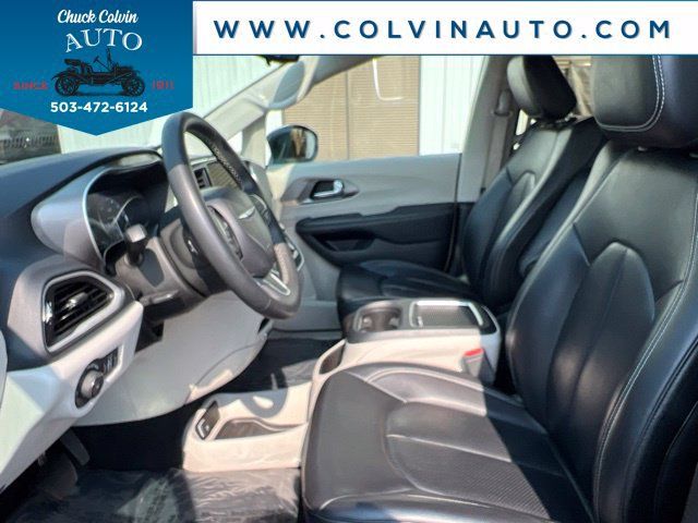 Used 2023 Chrysler Pacifica Touring-L FWD image 13