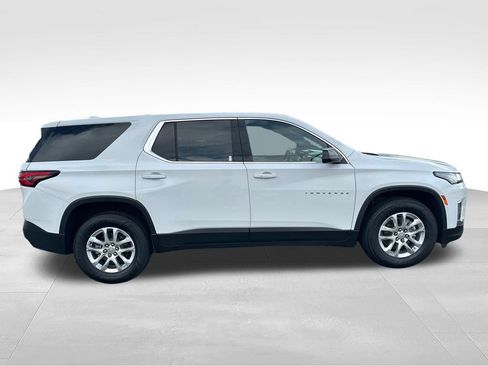 Used 2023 Chevrolet Traverse LS FWD image 6