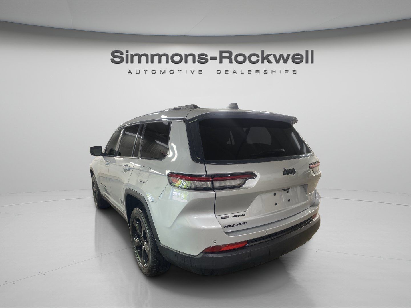 Used 2023 Jeep Grand Cherokee L Laredo AWD/4WD image 3