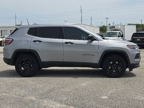 Used 2024 Jeep Compass Sport AWD/4WD image 6