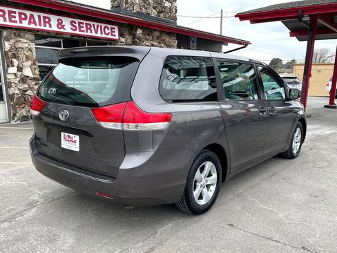 Used 2012 Toyota Sienna w/ Towing Pkg FWD image 7