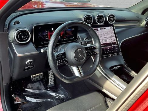 Used 2024 Mercedes-Benz GLC 300 4MATIC image 17