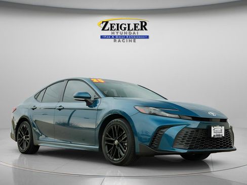 Used 2025 Toyota Camry XSE AWD/4WD image 1