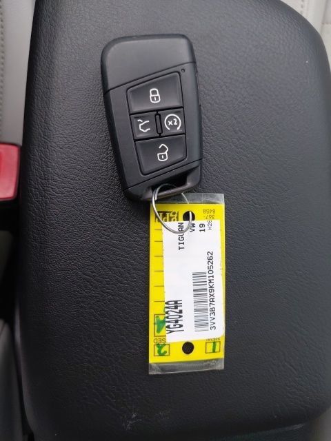 Used 2019 Volkswagen Tiguan SEL Premium R-Line FWD image 36