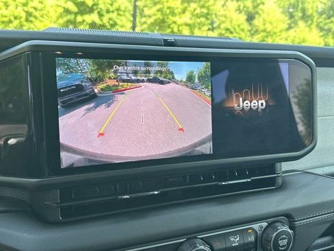 Certified 2025 Jeep Wrangler Unlimited Sahara w/ Safety Group AWD/4WD image 28