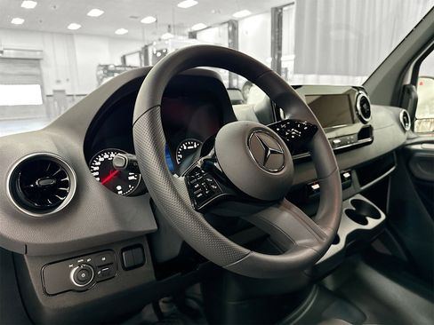 Certified 2025 Mercedes-Benz Sprinter 2500 image 10