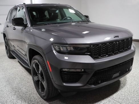Used 2024 Jeep Grand Cherokee Limited w/ Luxury Tech Group II AWD/4WD image 5
