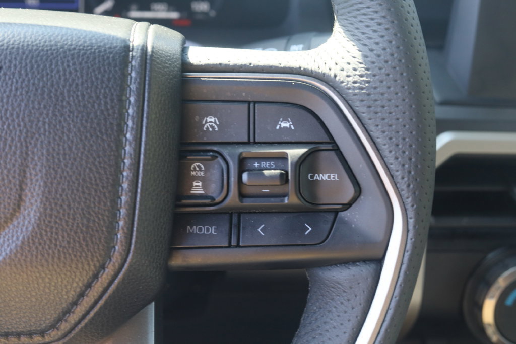 Used 2025 Toyota Tacoma TRD Sport AWD/4WD image 9