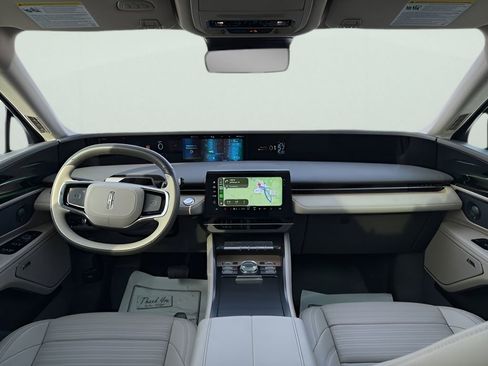 Used 2025 Lincoln Nautilus Reserve image 12