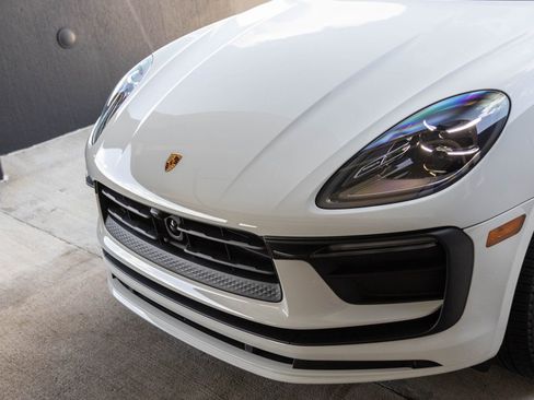 Certified 2025 Porsche Macan image 33